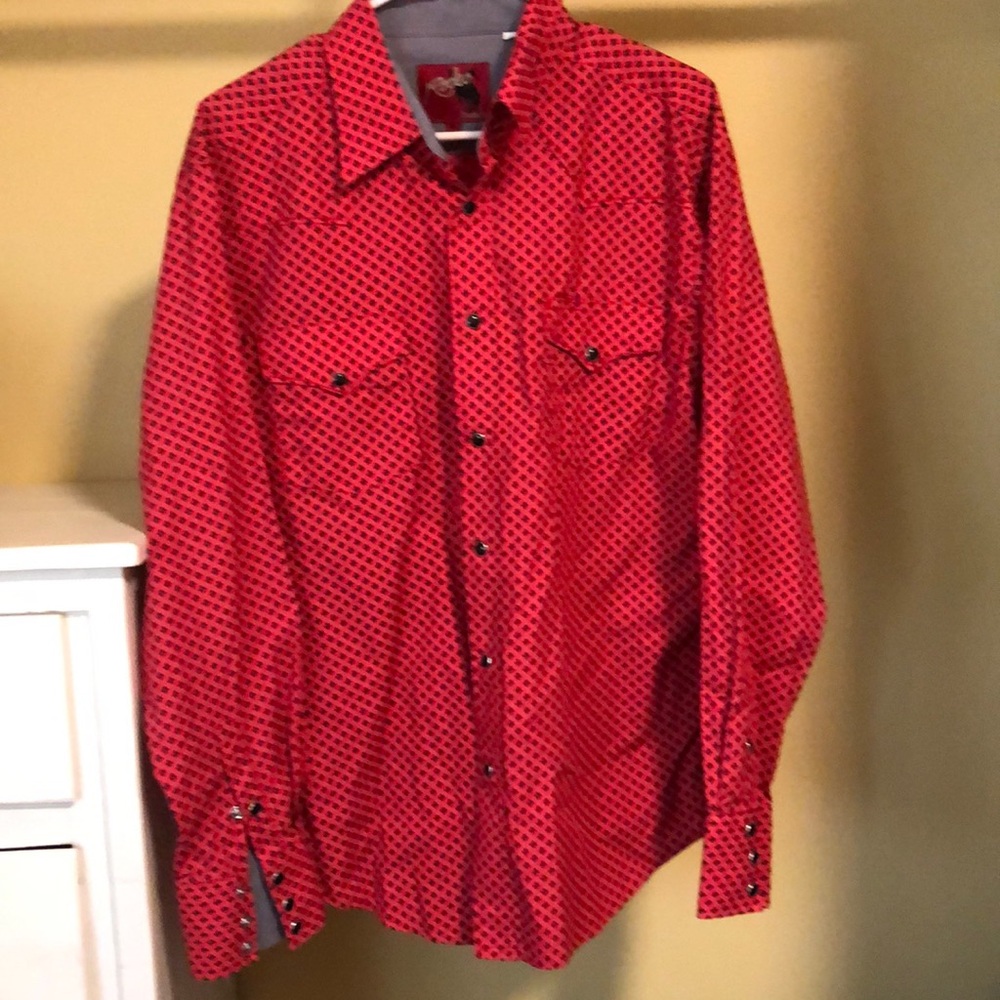 Men’s long sleeved dress shirt